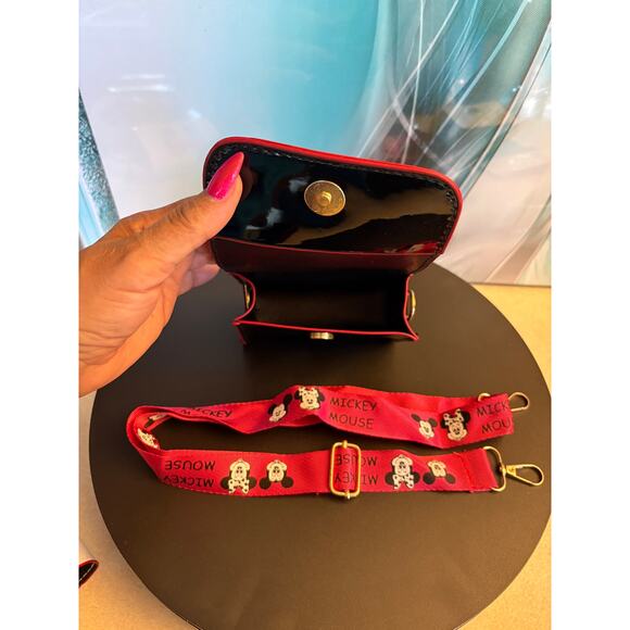 KIDS/MINI PURSE: Disney Donald Duck Black Faux Leather Shoulder Bag, NWOT - Picture 4 of 10